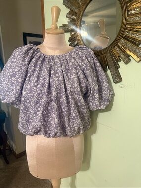 New Free the Roses Lavender Floral Puff-Sleeve Blouse